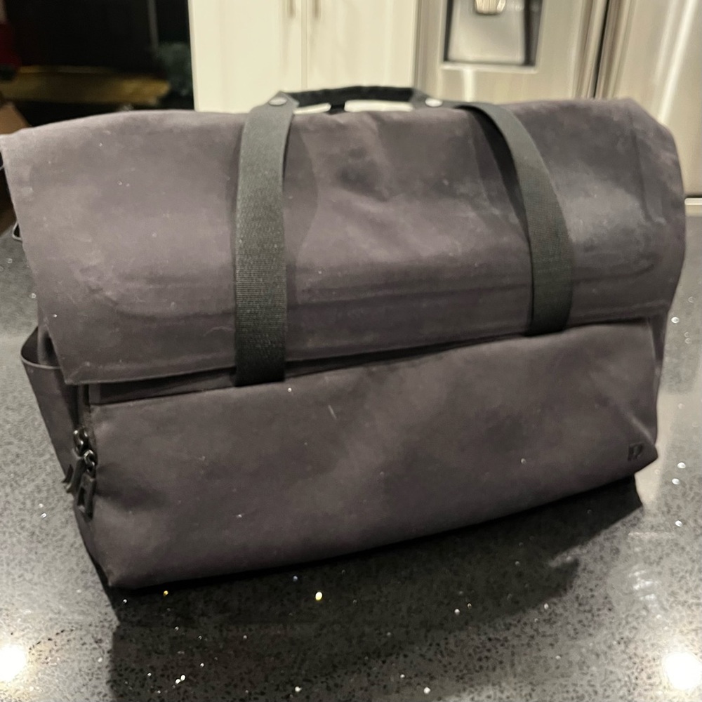 Lululemon Early Embark Duffle Bag - Picture 2 of 14